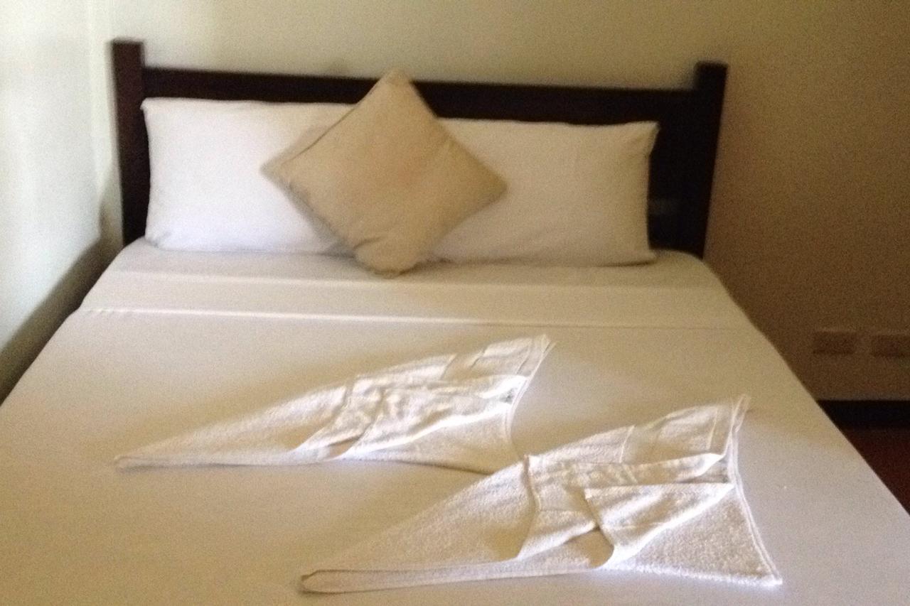 Seaslugs Travellers Inn Эль-Нидо Экстерьер фото