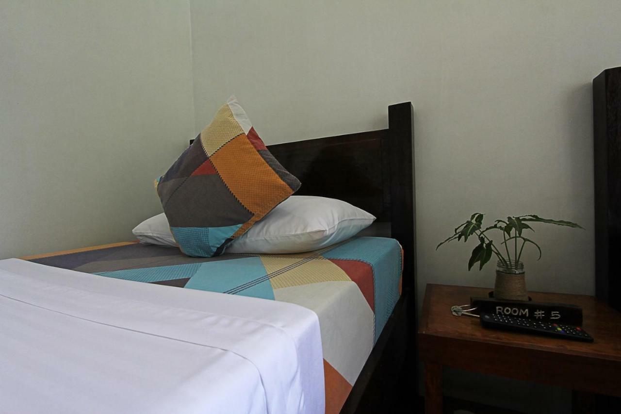Seaslugs Travellers Inn Эль-Нидо Экстерьер фото